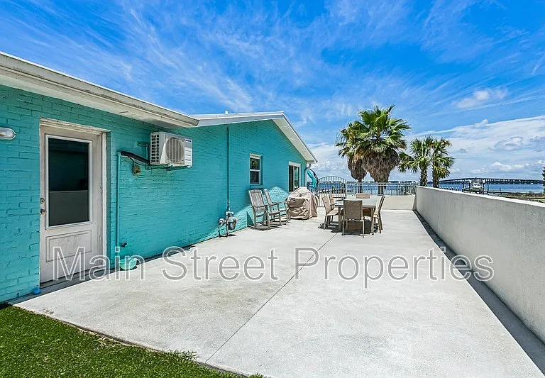 231 Sabine Dr — Photo 6
