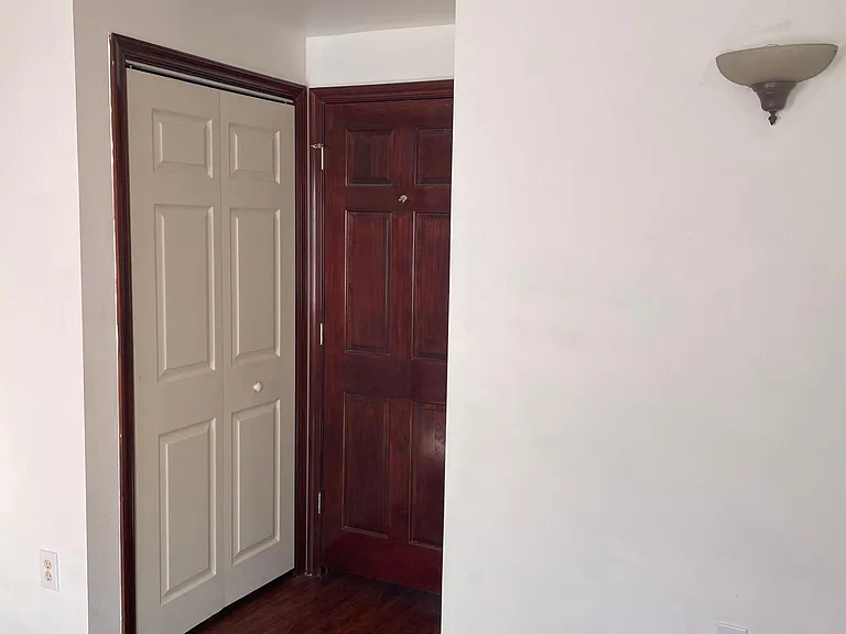 409 S Chapel St — Photo 14