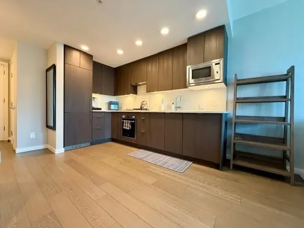 2888 Cambie St #607, Vancouver, BC V5Z 0H3