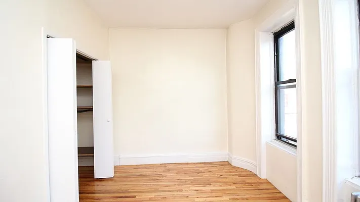 Rented by Space Link Realty | media 8