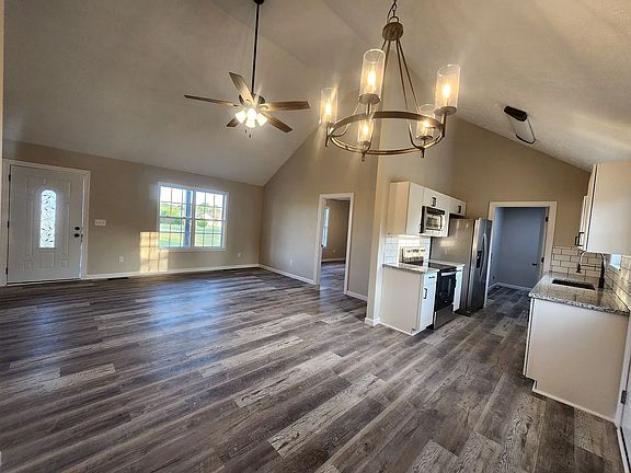 3rd image of 318 Cayenne Dr