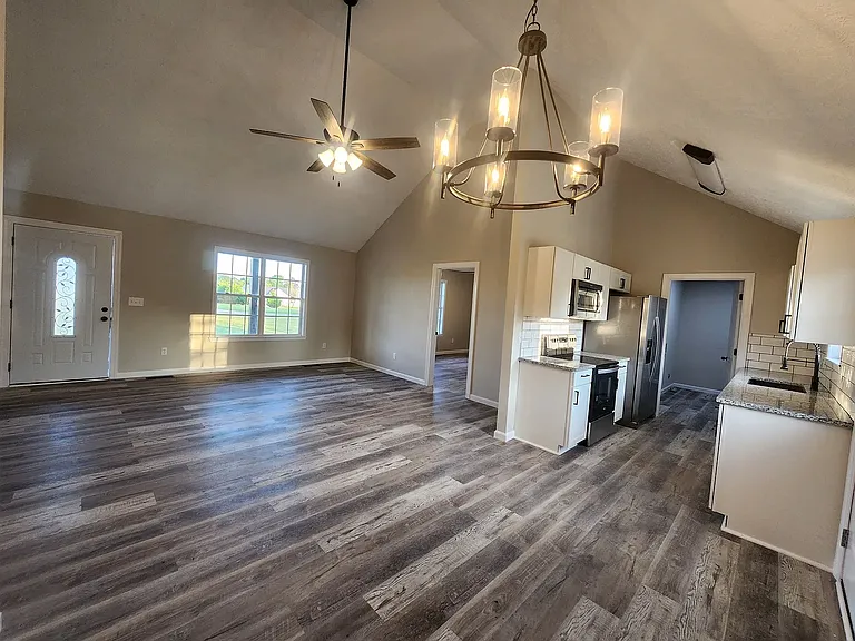 318 Cayenne Dr — Photo 3