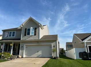8590 Pinnebog River Dr, Fowlerville, MI 48836