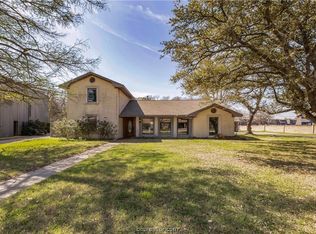 1800 Shadowwood Dr, College Station, TX 77840