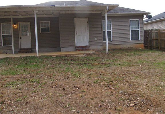 2nd image of 2806 Brittany Ln