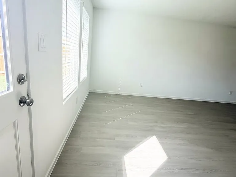 1832 Sanderling St — Photo 3