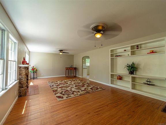 4th image of 1611 E Osage Ave