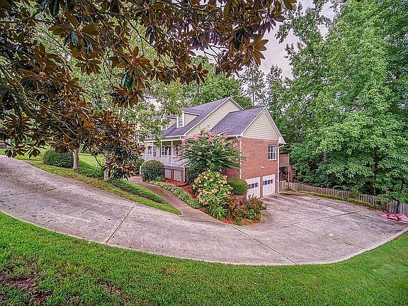 3rd image of 9268 Parkwood Ave