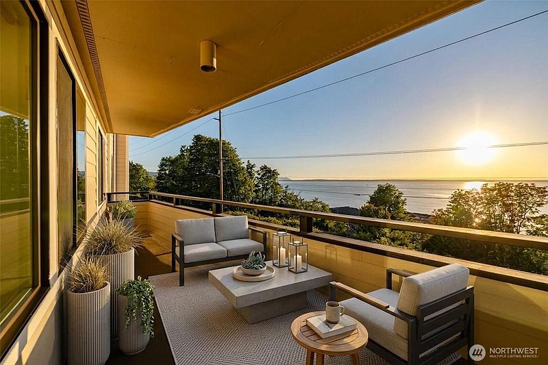 3rd image of 402 Boulevard #202