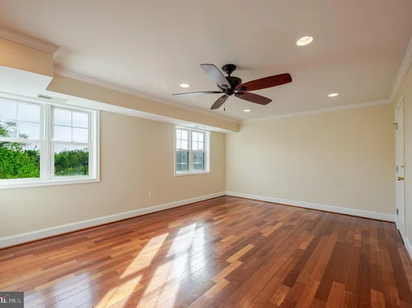 3868 9th St SE APT 302, Washington, DC 20032