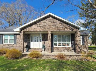 1214 N 3rd St, Manchester, IA 52057