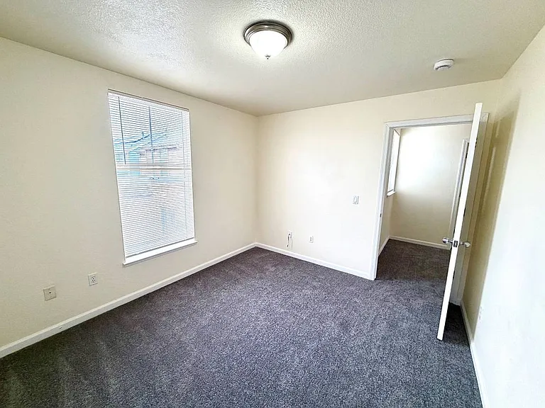 2941 Chavez Ln — Photo 11
