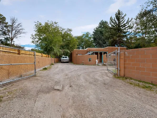 1330 Goff Blvd SW, Albuquerque, NM 87105