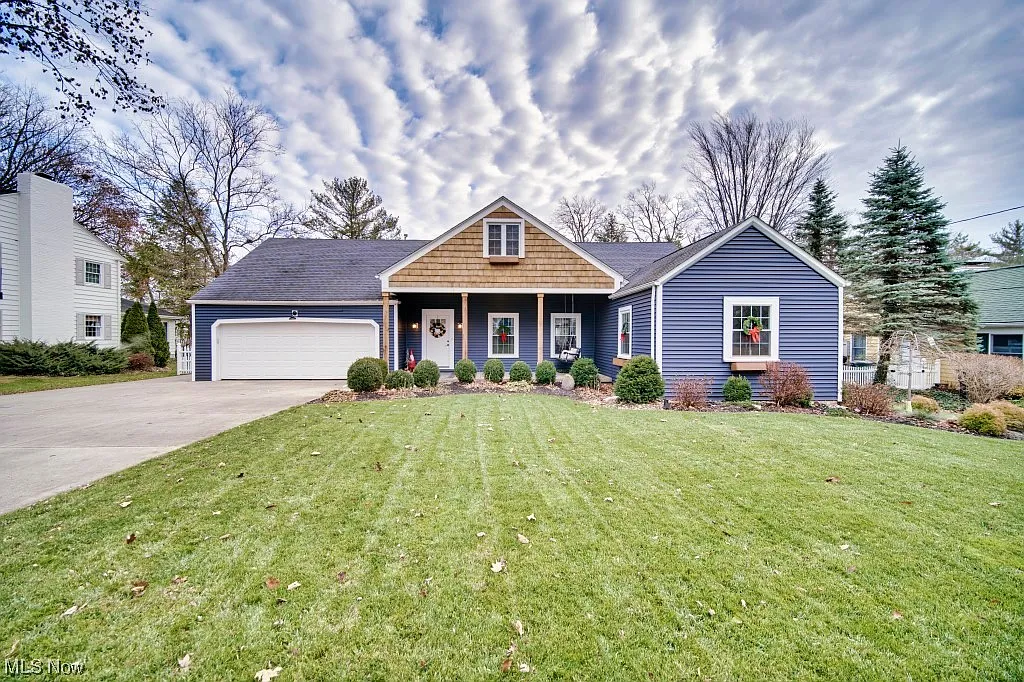 3814 Autumn Dr photo 1