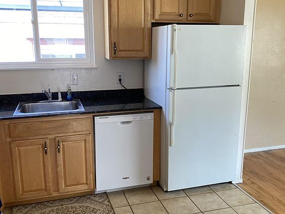 4th image of 256 Catalina Ave