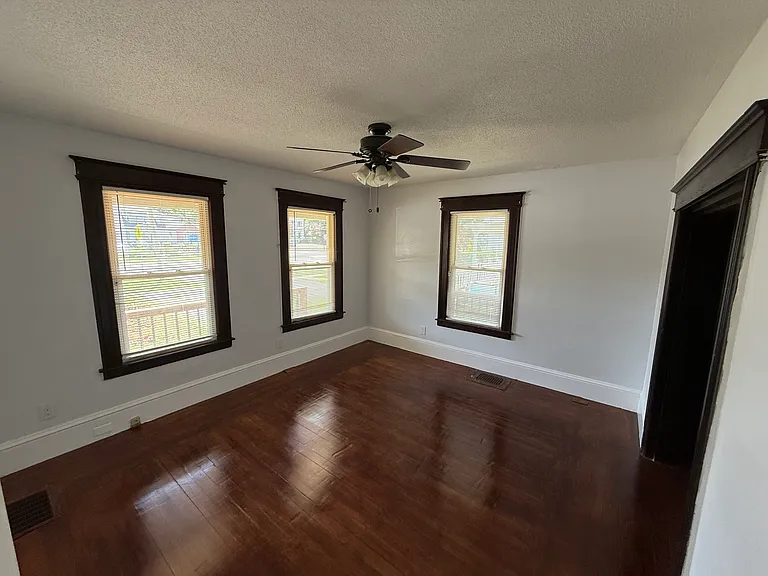 694 Enfield St #694 — Photo 11