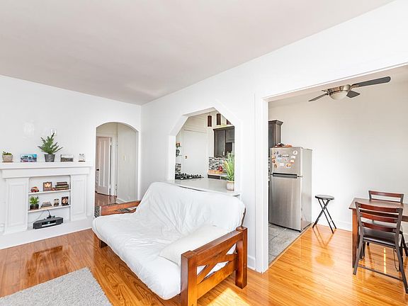 4th image of 844 W Ainslie St #P3