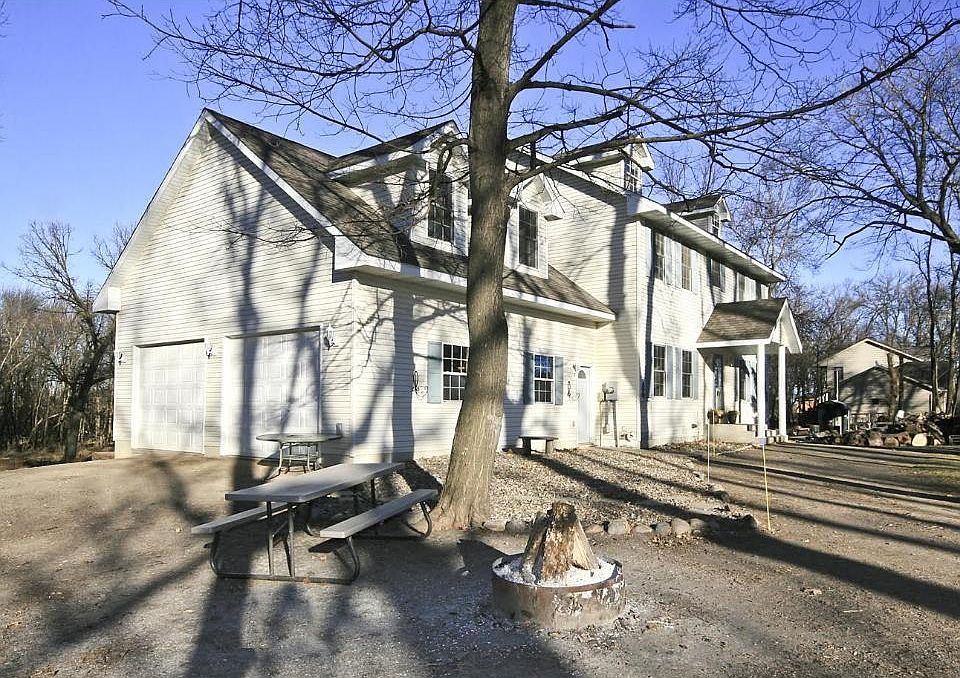 2nd image of 4692 Castle Cir