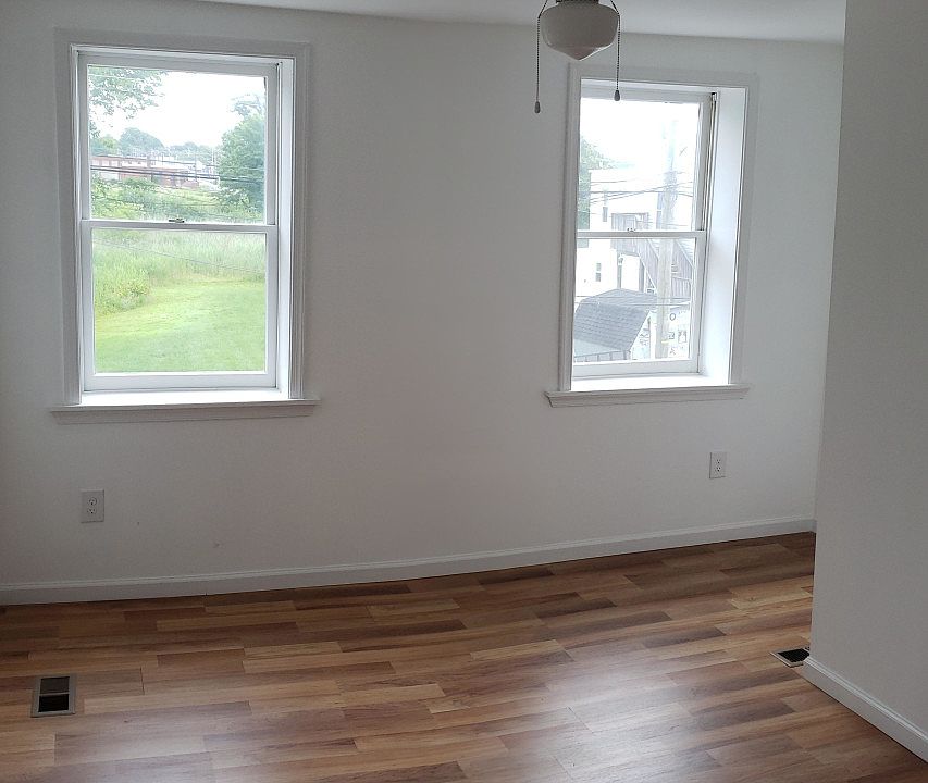 2nd image of 710 Clark St