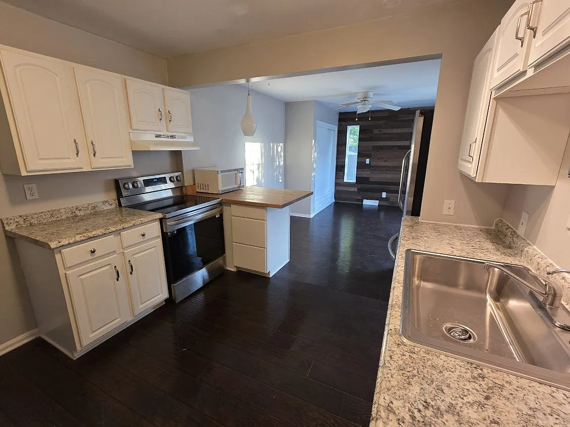 3 bed, 1328 sqft, $1,450 — Photo 4