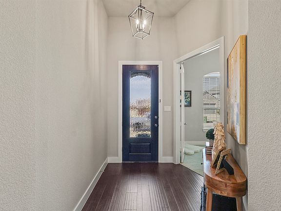 3rd image of 1600 Shetland Rd