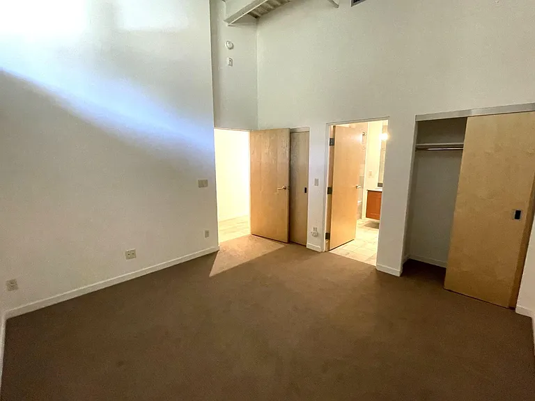 231 Robinson St #202 — Photo 5