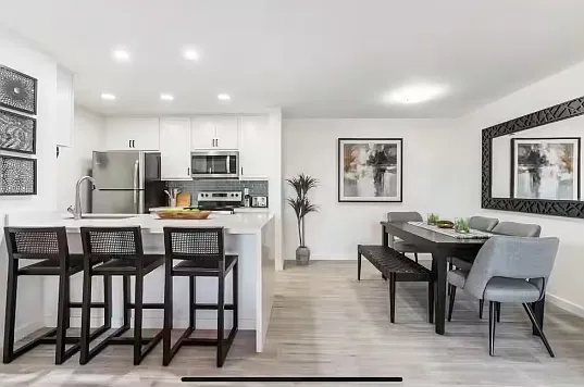 3 bed, 1132 sqft, $2,400 — Photo 4
