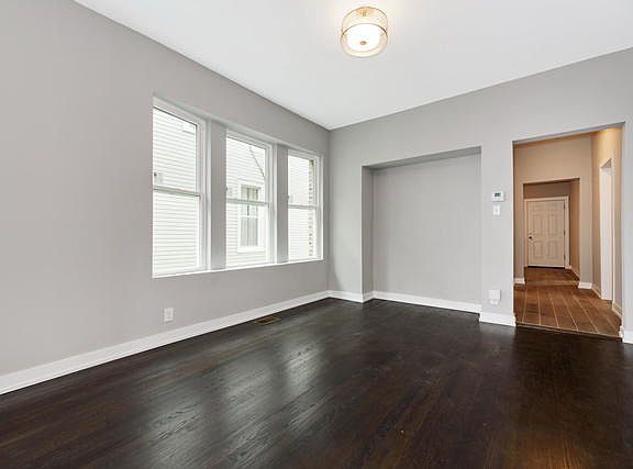 4th image of 3936 N Sacramento Ave #2