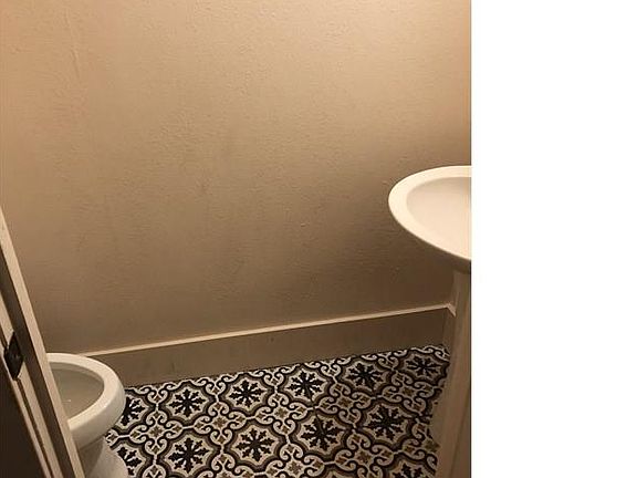 3rd image of 1533 Magnolia Ave