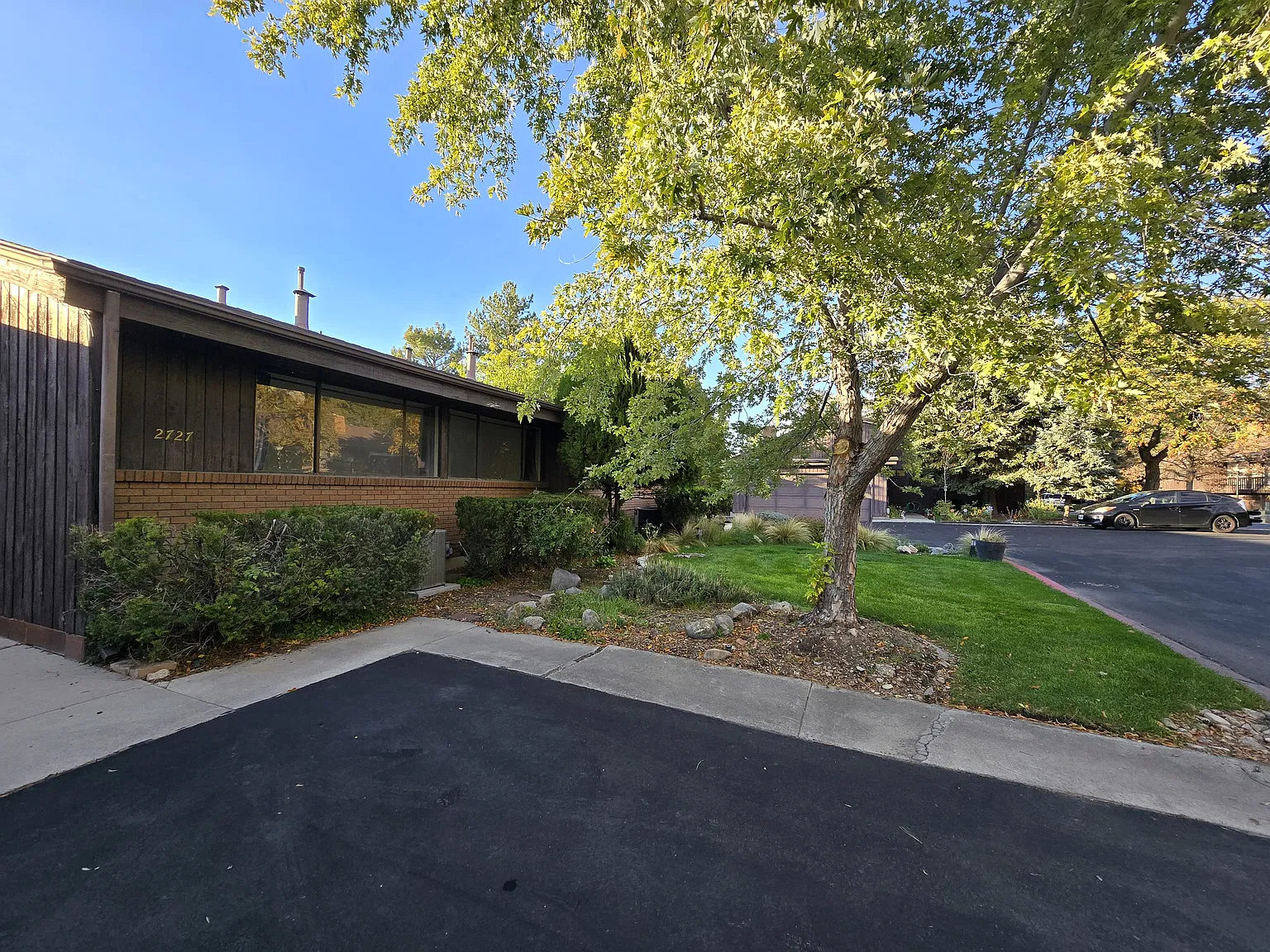 4 bed, 2100 sqft, $2,700 — Photo 2