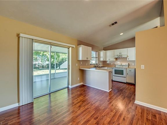 4th image of 113 SE 12th St