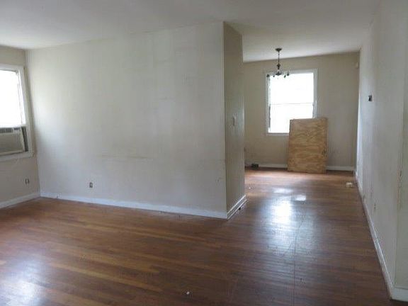 4th image of 365 McPherson Ave