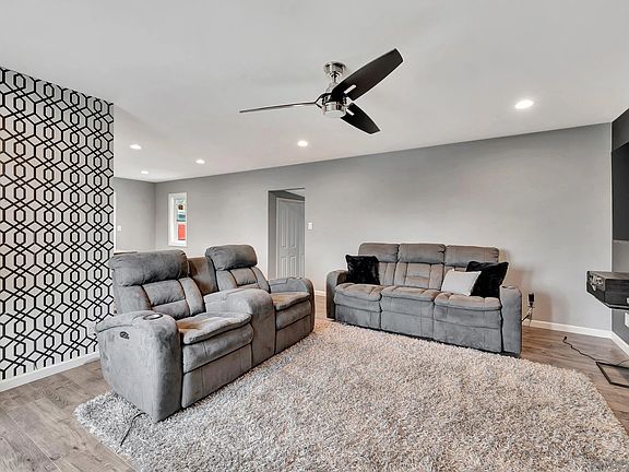 3rd image of 1389 Pine Dr