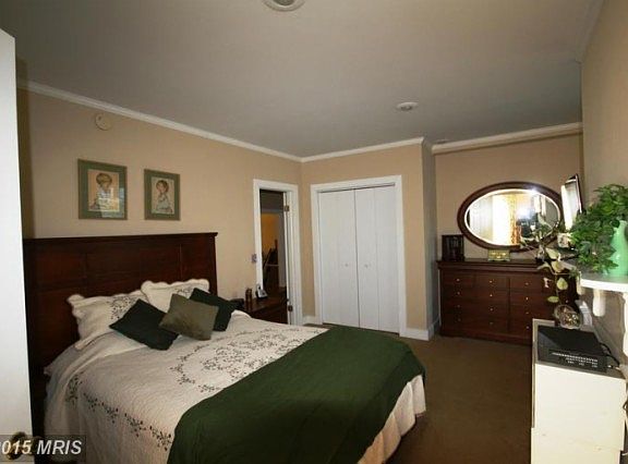 5th image of 555 Main St
