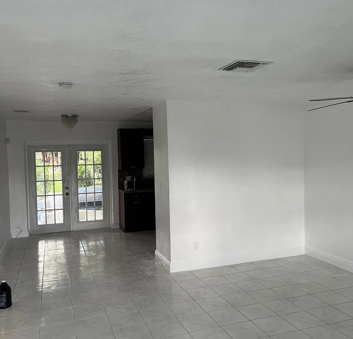 2 bed, 1.0 bath, 2109 sqft, $2,200 — Photo 2