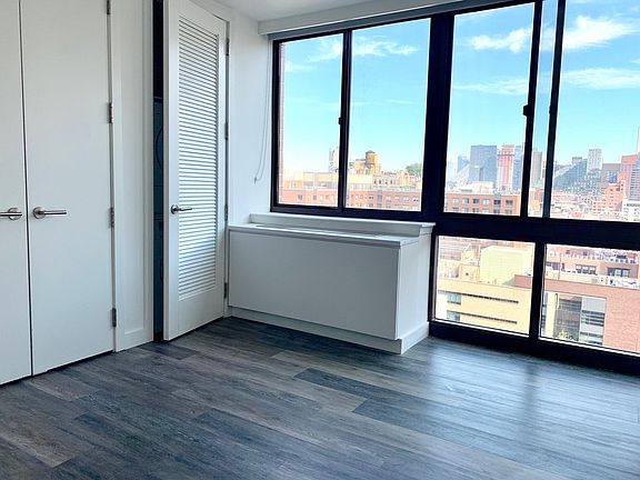 4th image of 520 W 43rd St APT 32E