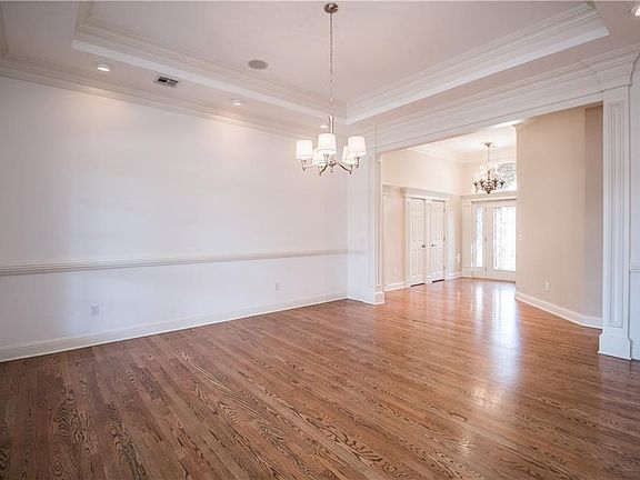4th image of 6 S Mission Hills Cir