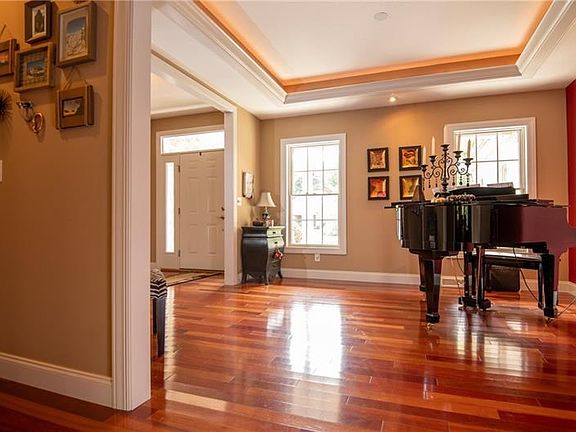 4th image of 2037 Pierce Bluffs Dr