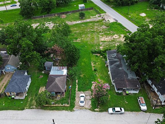2nd image of 206 Clark St