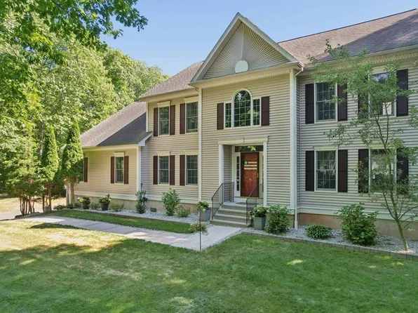 203 Maple St, Douglas, MA 01516