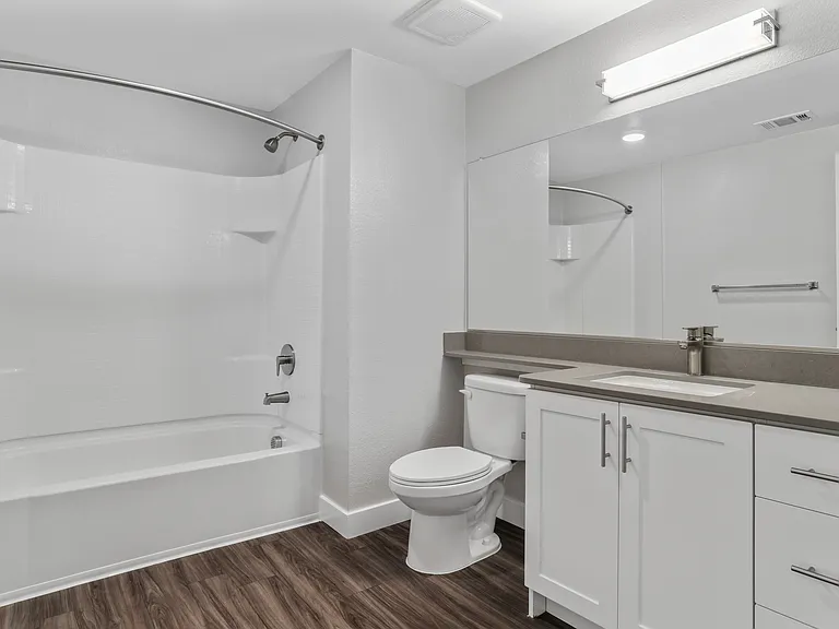 Tesoro Apartments — Photo 31