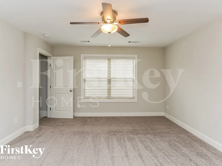 4541 Banshire Cir — Photo 12
