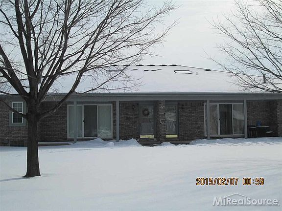 3rd image of 48593 Edgemont Ct