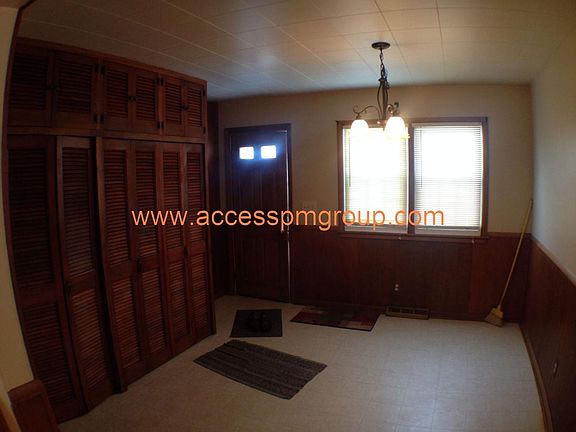 5th image of 740 Pine Ave NW