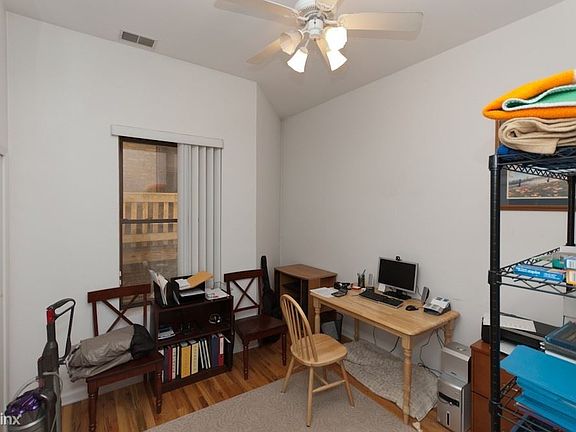 5th image of 721 W Briar Pl Unit 3B