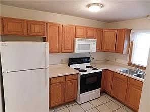 5th image of 712/714 Hettie Way