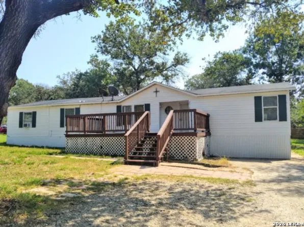 4518 Waterwood Pass Dr, Elmendorf, TX 78112