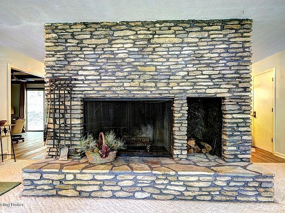 4th image of 9003 Royal Oak Dr