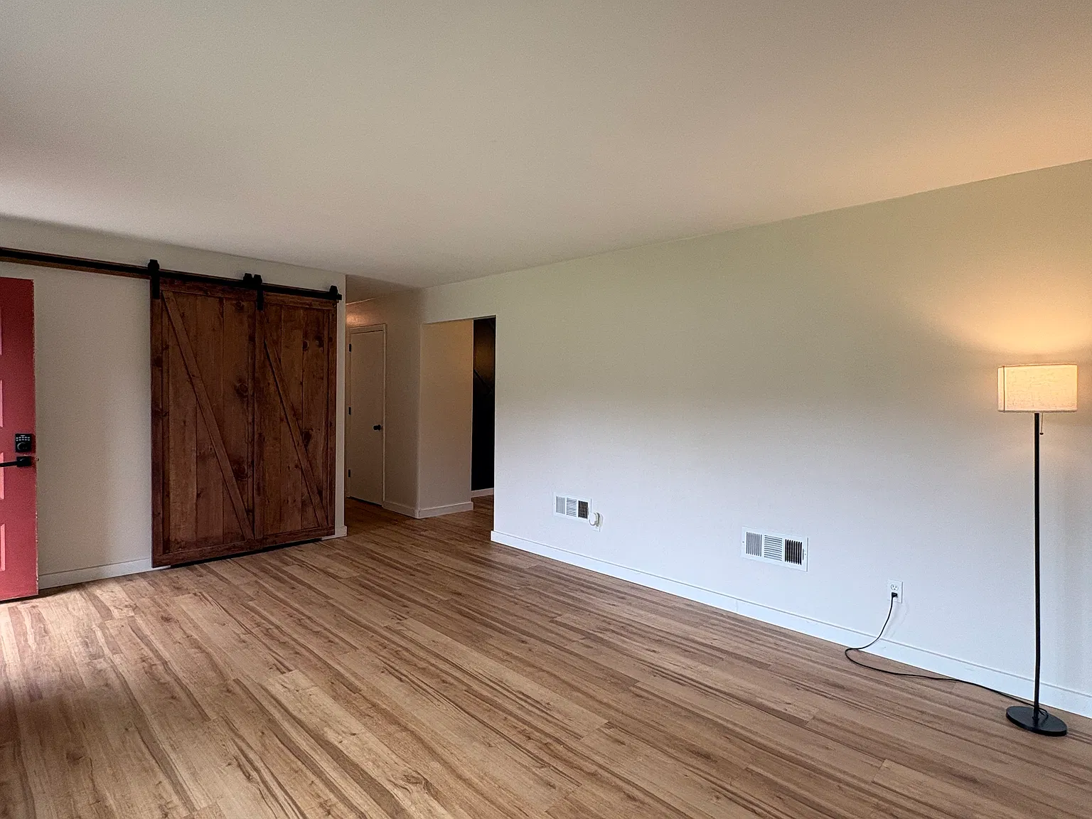 3 bed, 1144 sqft, $2,850 — Photo 3