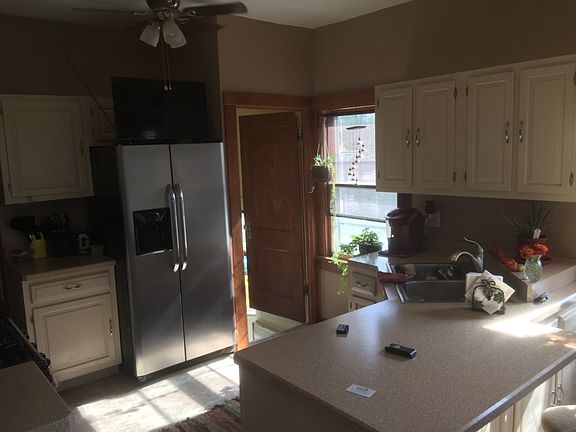5th image of 3822 6th Ave